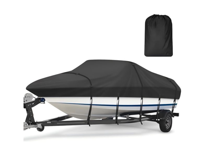 Fitted cover on a V-hull ski and bass boat