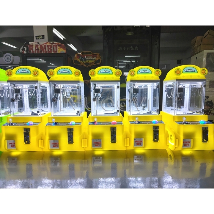 https://images.51microshop.com/2964/product/20230728/Mini_electronic_coin_operated_arcade_crane_plush_dolls_toys_table_game_claw_machine_1690527781698_2.jpg_w720.jpg