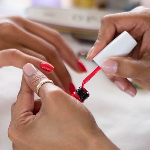 4 Things You Should Know Before You Schedule Your Next Gel Nail Polish Manicure