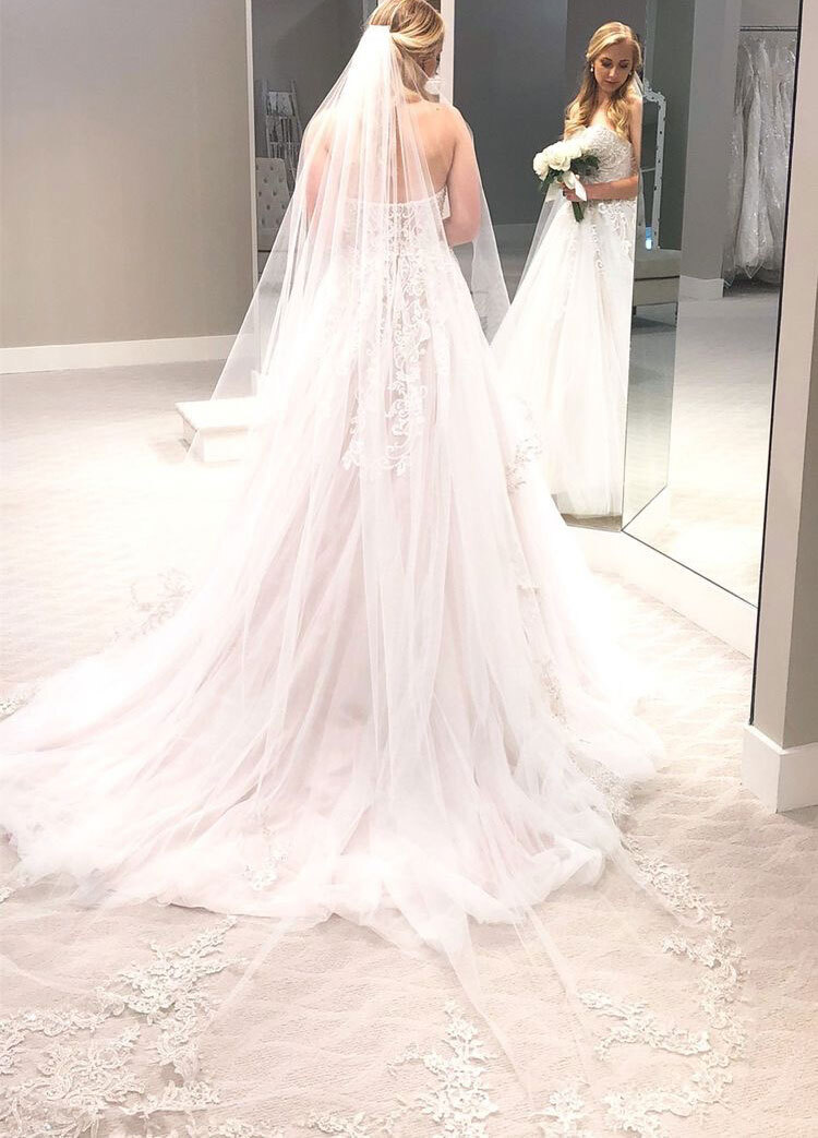 Sweetheart Court Train Wedding Dress with Appliques Beaded