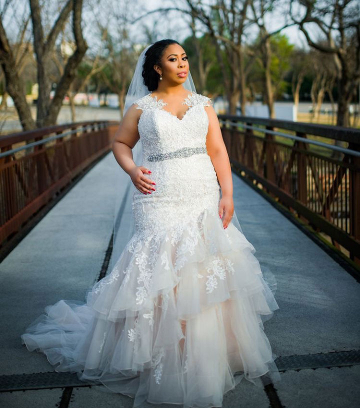 Straps Plus Size Wedding Dresses Bridal Gowns with Rhinestones Appliques