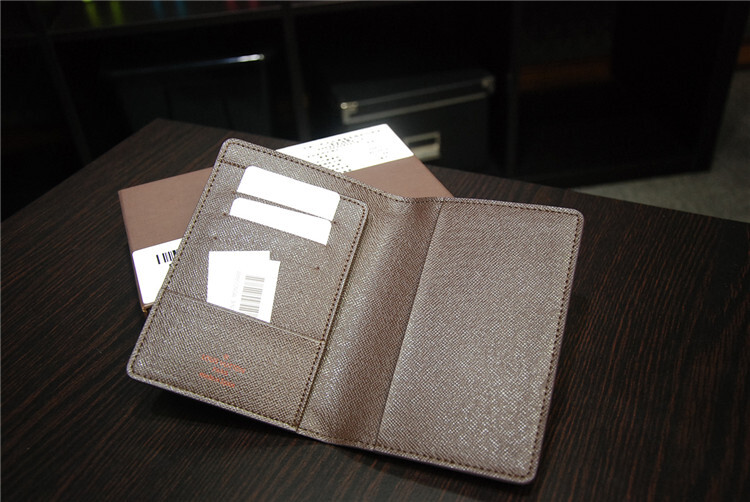 Louis vuitton passport holder Louis Vuitton Wallet men lv wallet Women Passport cover lv wallet ...