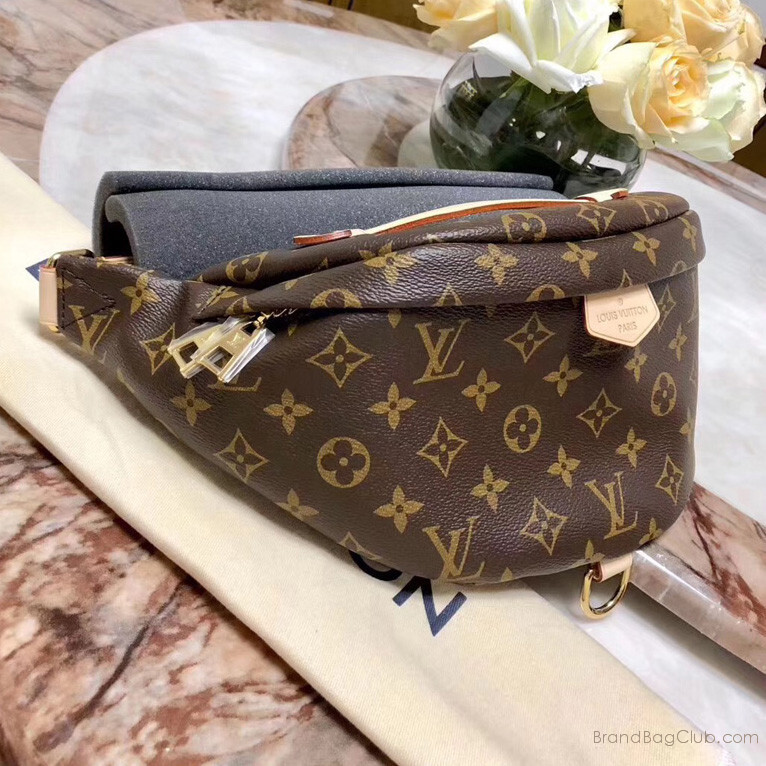 Louis Vuitton Monogram Men's Women's Pouch Bum Fanny Pack Waist Belt Bag  For Sale at 1stDibs