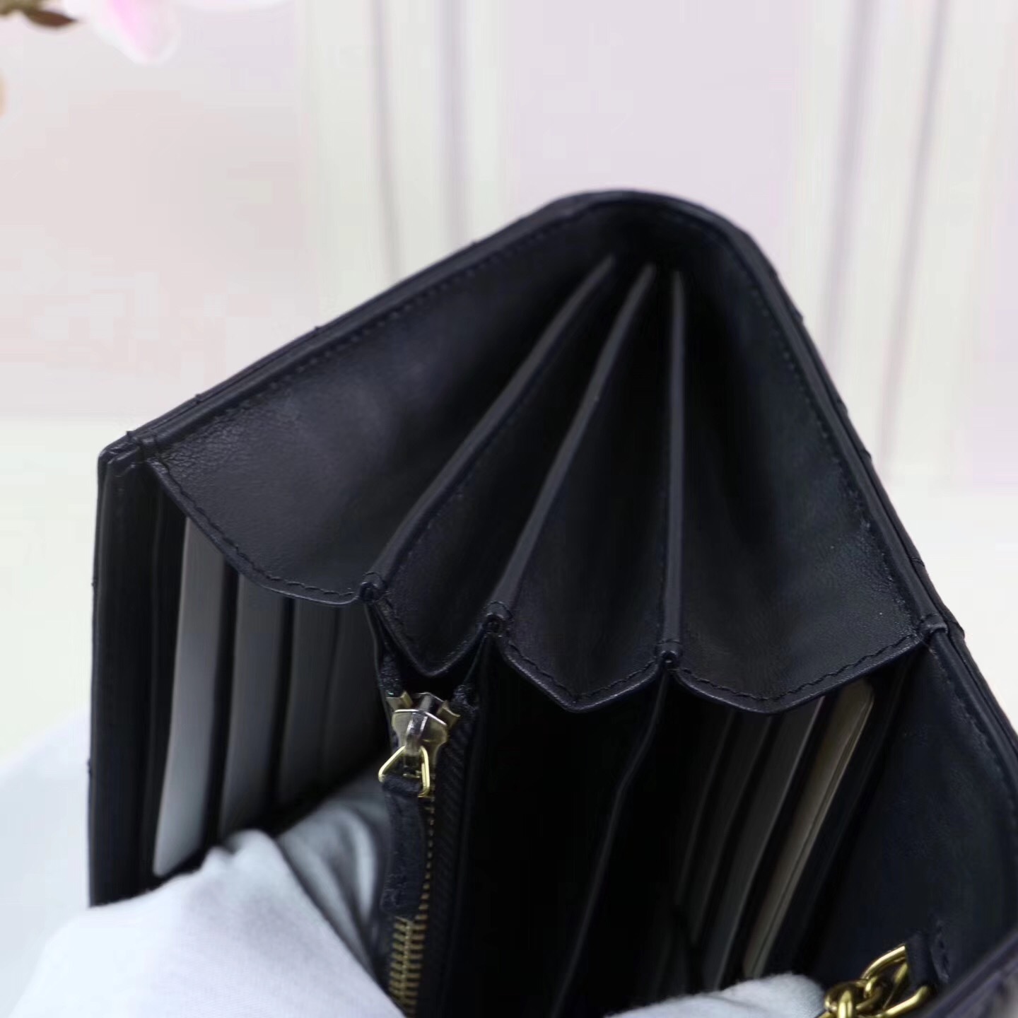 Designer gucci purses cheap gg marmont matelassé mini bag wallet on chain small crossbody black ...