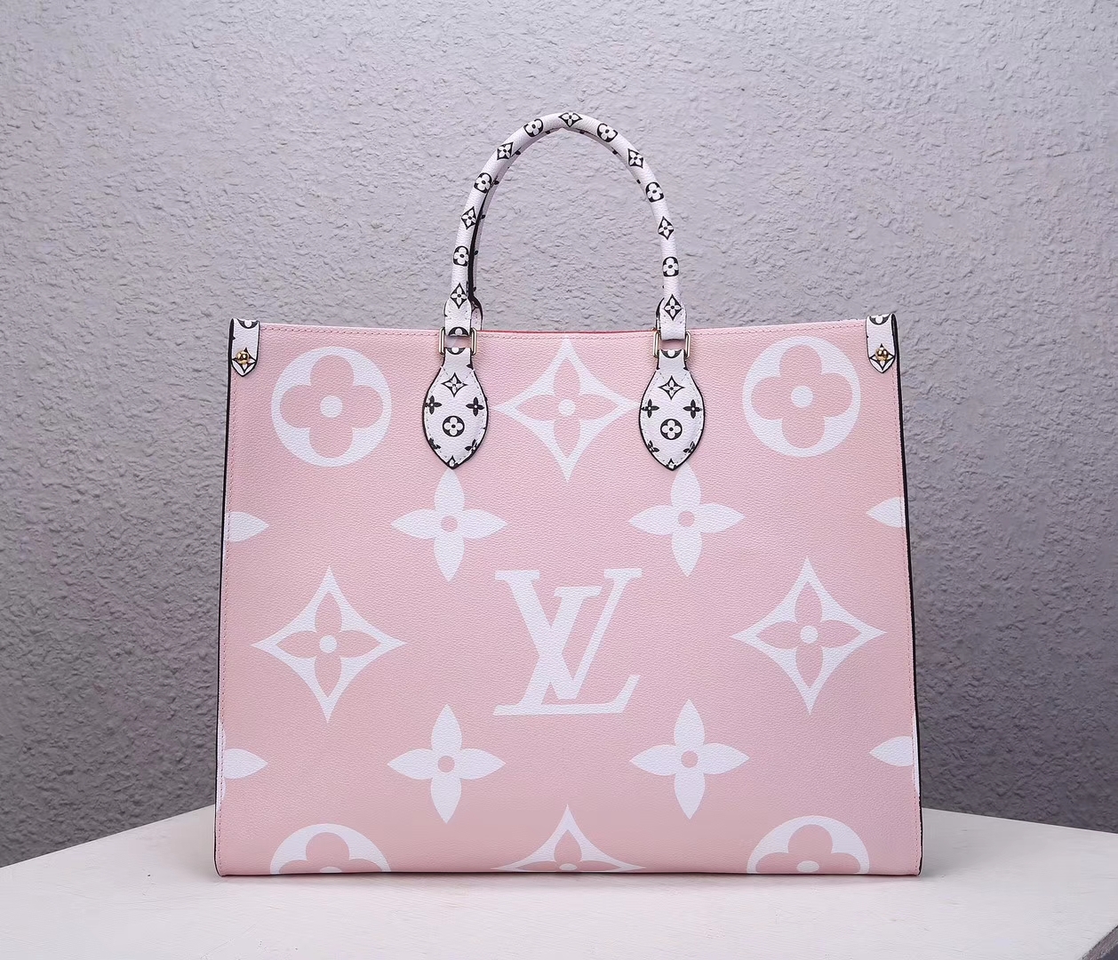 Louis Vuitton On The Go Bag Reviewed | NAR Media Kit