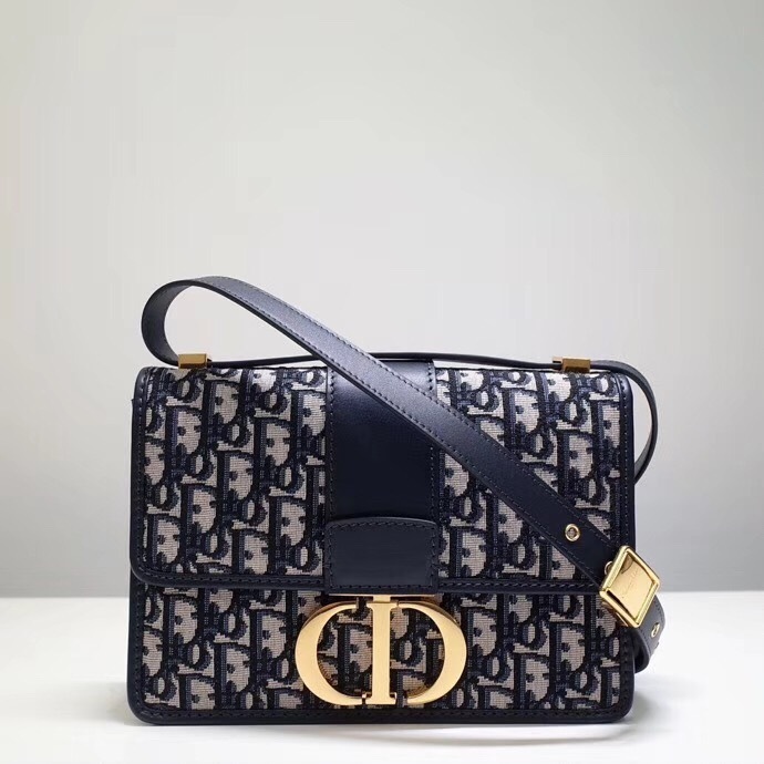 30 Montaigne Flap Bag In Blue