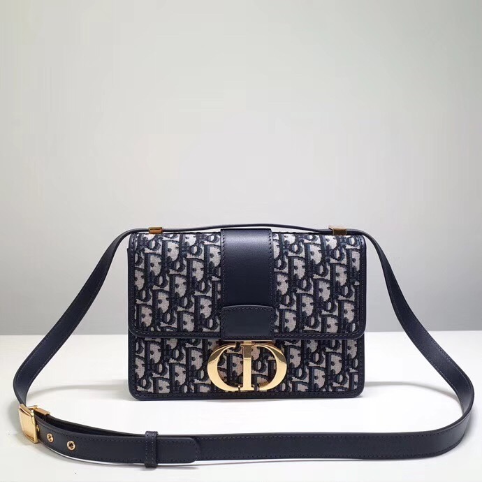 30 Montaigne Flap Bag In Blue