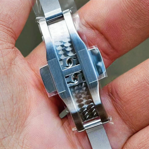 Ixdao 2026 new arrival 37mm Warrior integrated bracelet MOP dial