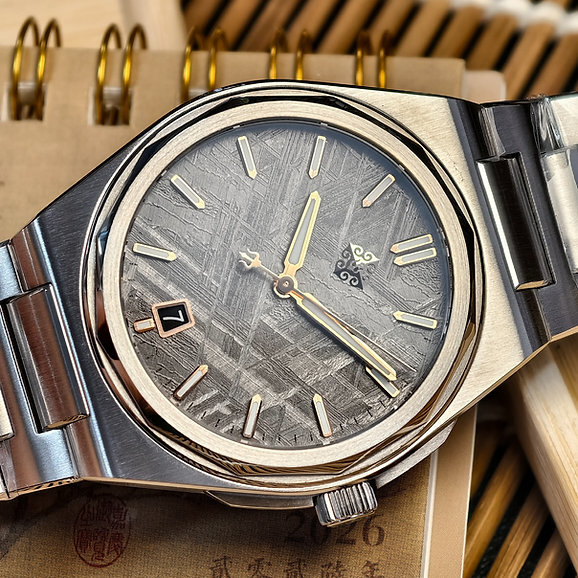 Ixdao Space Warrior 37.5 mm integrated bracelet Meteorite dial watch