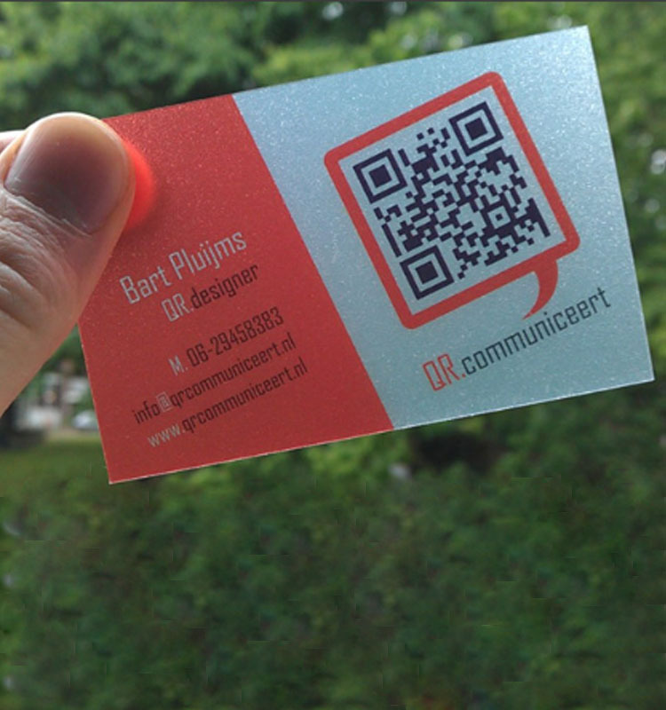 Электронная визитка с qr кодом. Визитка с QR кодом. Креативные визитки с QR кодом. Прозрачные визитки с QR кодом. Пластиковая визитка с QR кодом.
