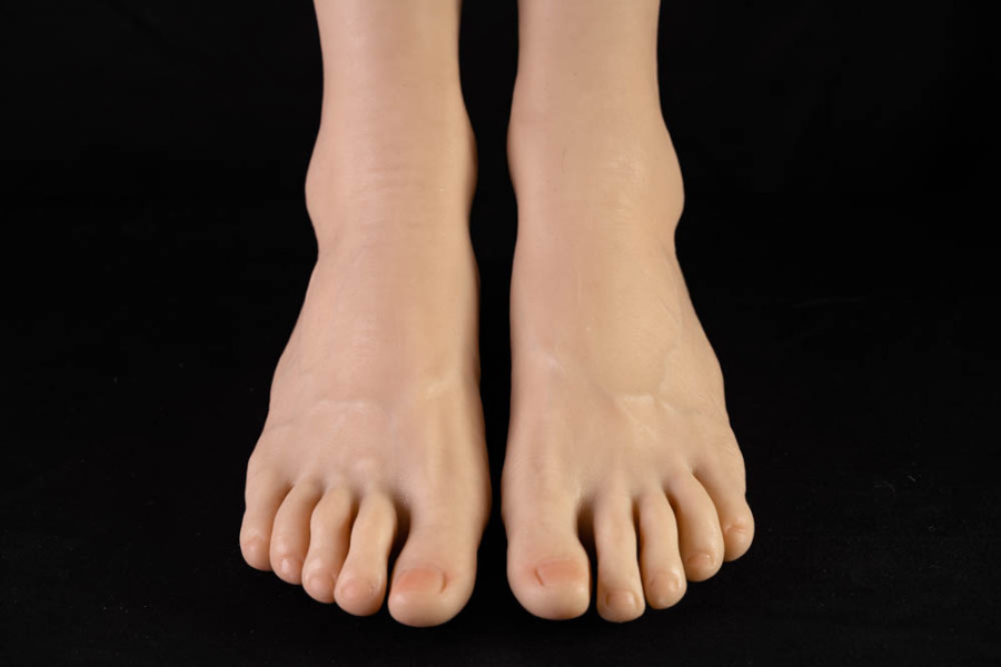 KnowU Legs Lifelike Silicone foot EUR44 One Mannequin Feet Right Or