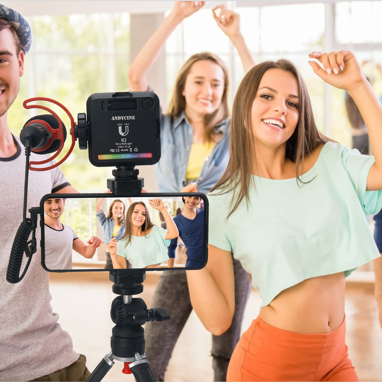 ANDYCINE Kit Vlogging Per Smartphone Con Luce LED RGB, Microfono, Treppiede, Testa A Sfera E Clip Telefono