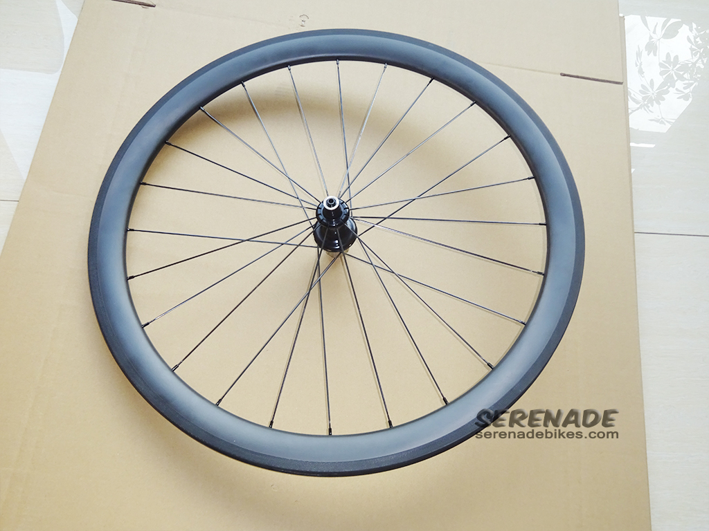 25mm wide 45mm deep tubular carbon road bicycle wheels 