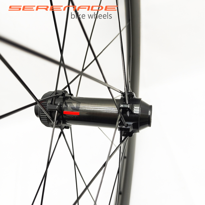 Road outlet boost wheelset