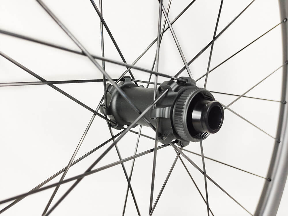 30mm Wide 30mm Deep Carbon Mountiain Bicycle Wheels 29er MTB Bike Wheelset Serenade M50 Hubs 1250 gr 30mm 29er Carbon Mountiain Bicycle Wheelset Serenade M50 Hubs