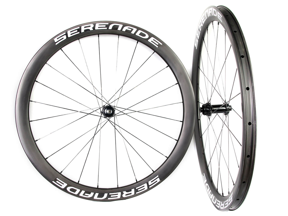 700c gravel wheelset 45mm depth 31mm wide clincher rims SR042 hub Serenadebikes 700C Carbon Gravel Wheels 45mm Clincher Cycling Wheelset