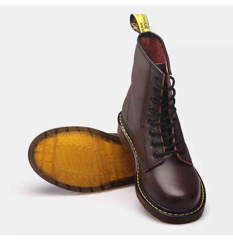 dr martens boots in snow