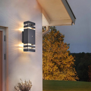 Dusk to Dawn Sensor Outdoor Wall Light