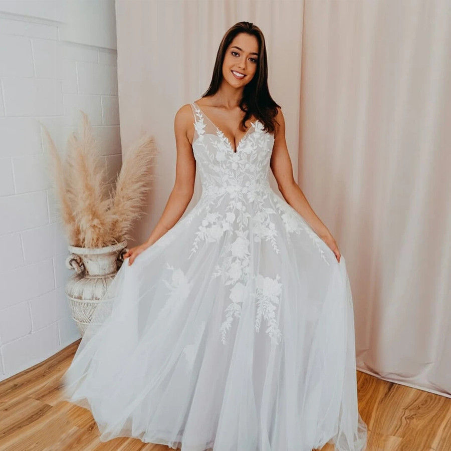 A-Line V-Neck Tulle Long Wedding Dress with Appliques A-Line V-Neck Tulle Long Wedding Dress with Appliques wedding dresses,long white wedding gown,romantic wedding gown,bridal dress,a-line tulle dress,dress with appliques
