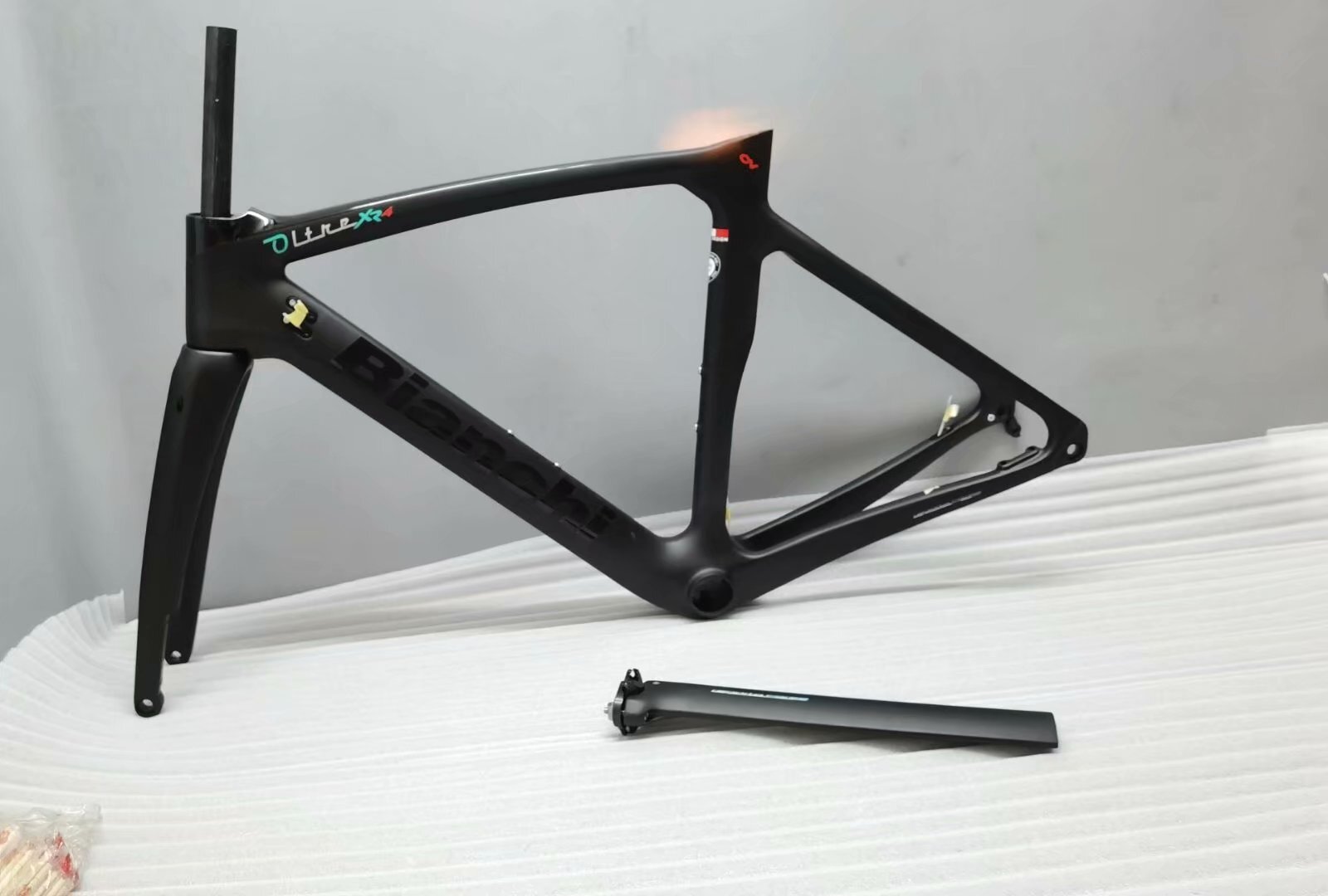Disk OEM Carbon fiber road bike frame 