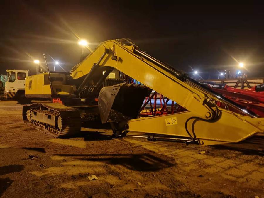 2 units excavactors were sent to port, 2021.12.28