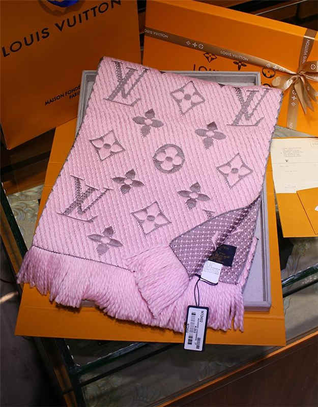 LV M73659 LOGOMANIA scarf