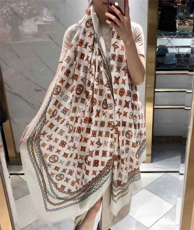 LV cashmere scarf 100% cashmere.