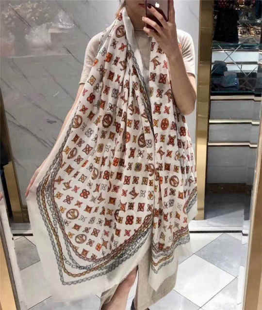 Louis Vuitton 100% cashmere scarf
