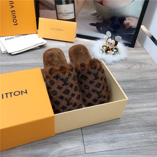 lv suite flat mule price