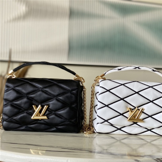 Shop Louis Vuitton MONOGRAM 2022 Cruise Petite valise (M20468) by
