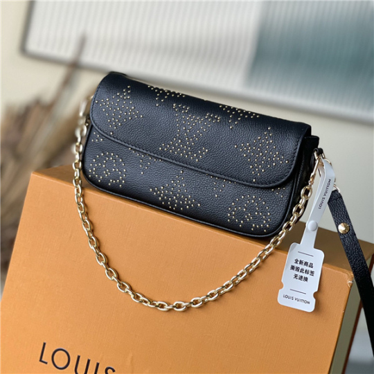 Shop Louis Vuitton Monogram Canvas Street Style Chain Leather Folding  Wallet (M82509) by design◇base