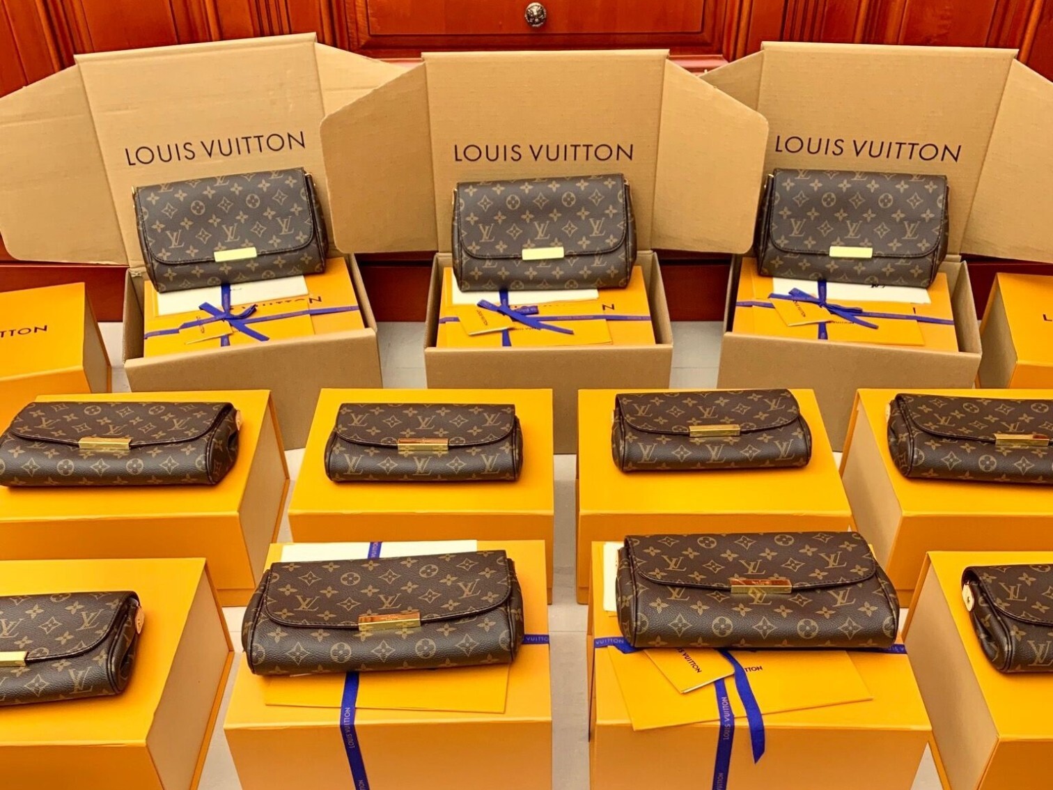 Louis Vuitton Coffret Accessoires - M20209 for $8,596 for sale