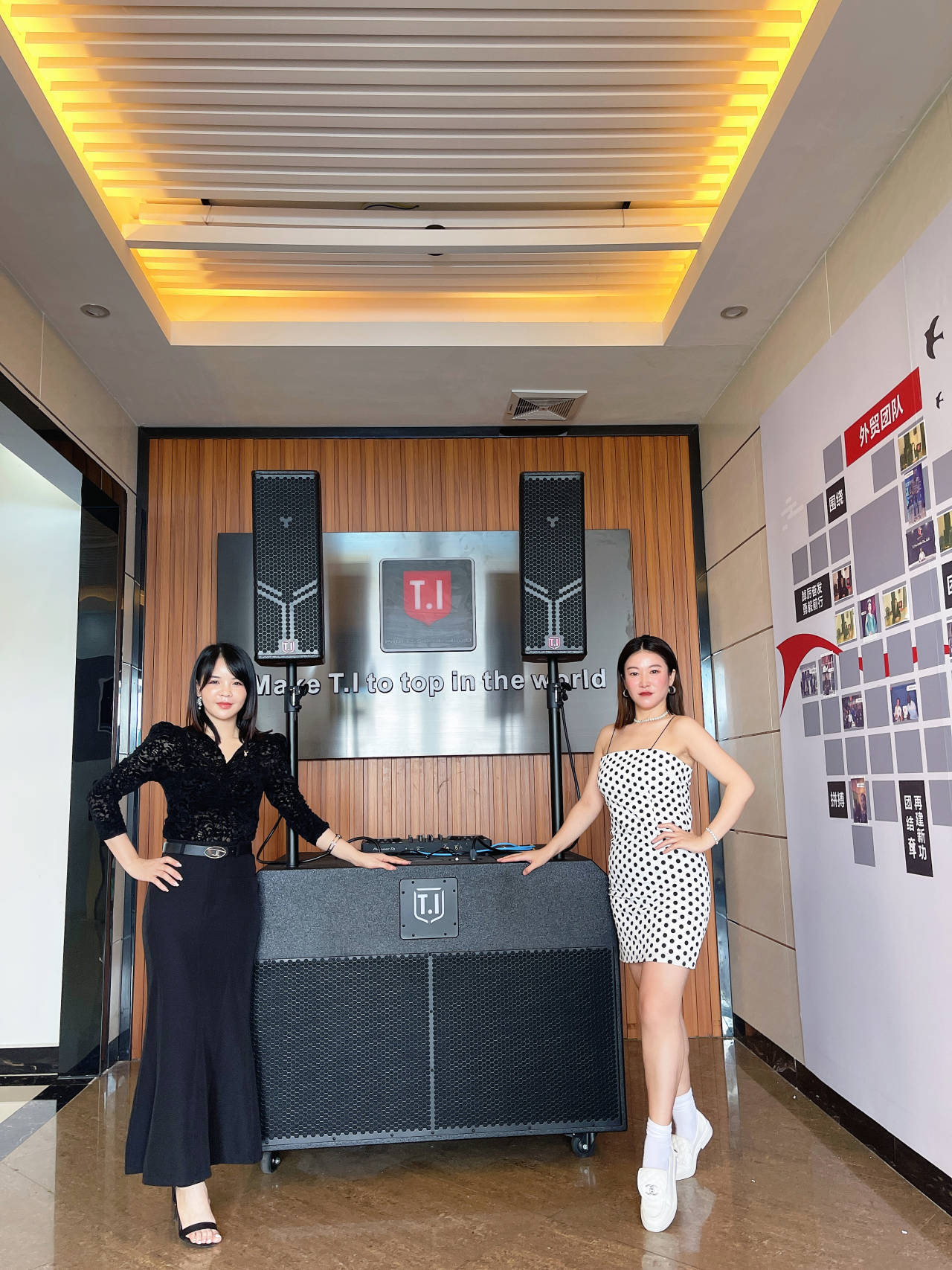 T.I Pro Audio new arrival professional dual 8 inch powered speakers with dj 18 inch subwoofer for show. 