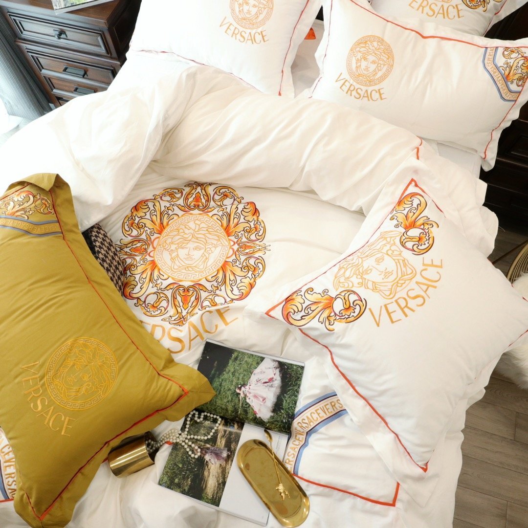 NEW Brand designer gucci Louis vuitton versace bedding cotton comforter sets are a stylish ...