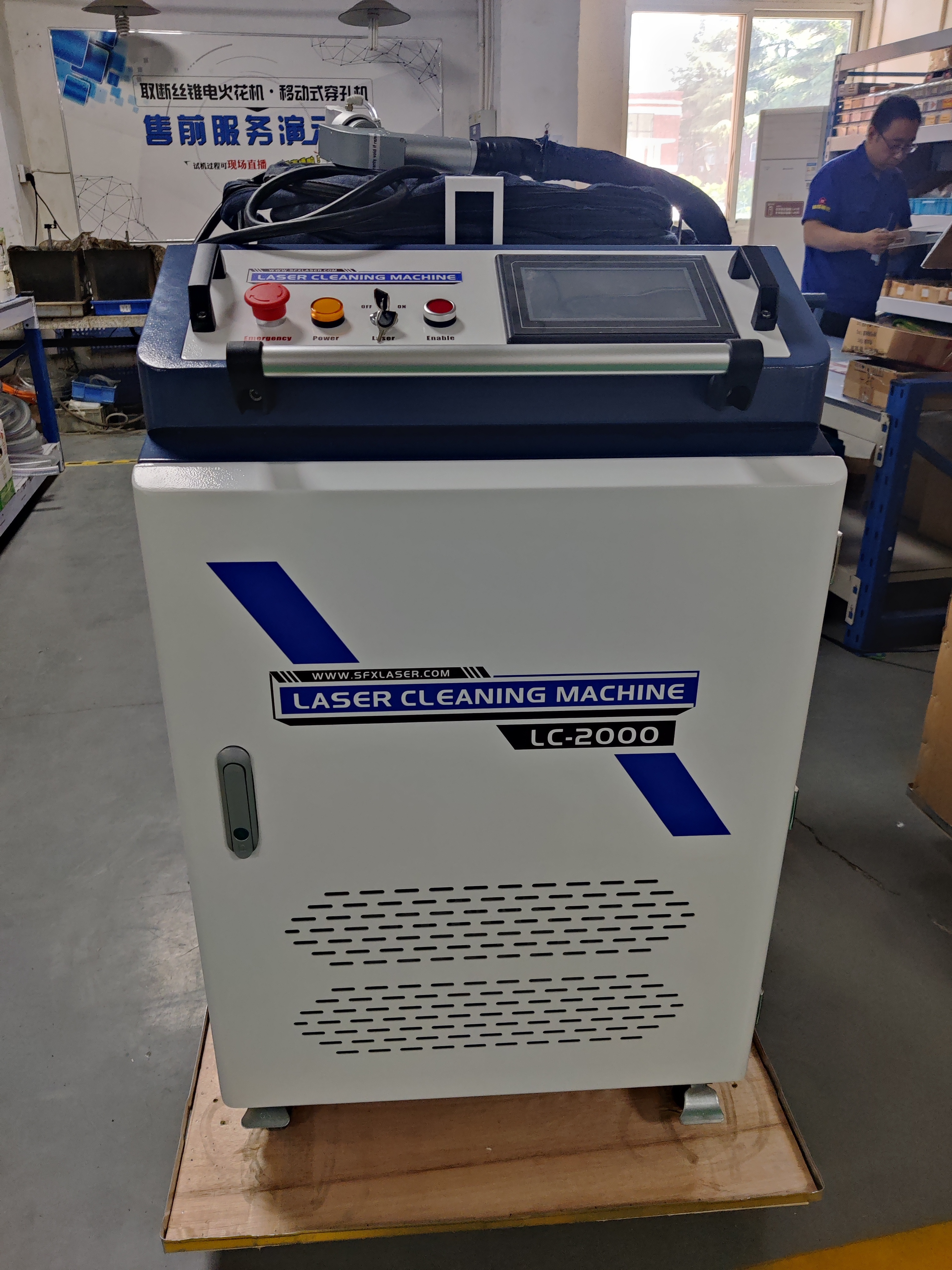 LYXC 2000W Laser Cleaning Machine for Rust,Oil,Paint Removal Handheld  Continuous Working JPT Laser Cleaner Machine 380V, 3 Phase CW Fiber Laser