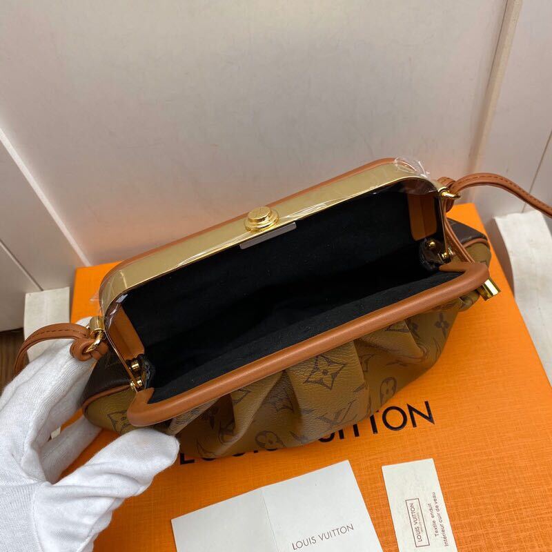 Louis Vuitton Desinger Pouch Ladies Clutch Bag Hand Fashion crossbody women Cloud Bag