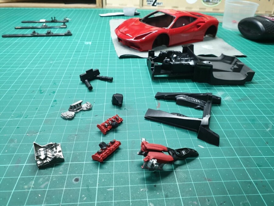1/24 Ferrari 488 GTB Interior parts building pictures（1）