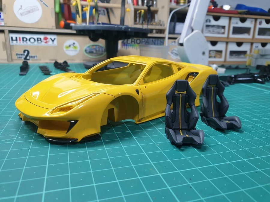 1/24 Ferrari 488 GTB building by Ruso Model all painted car body pictures