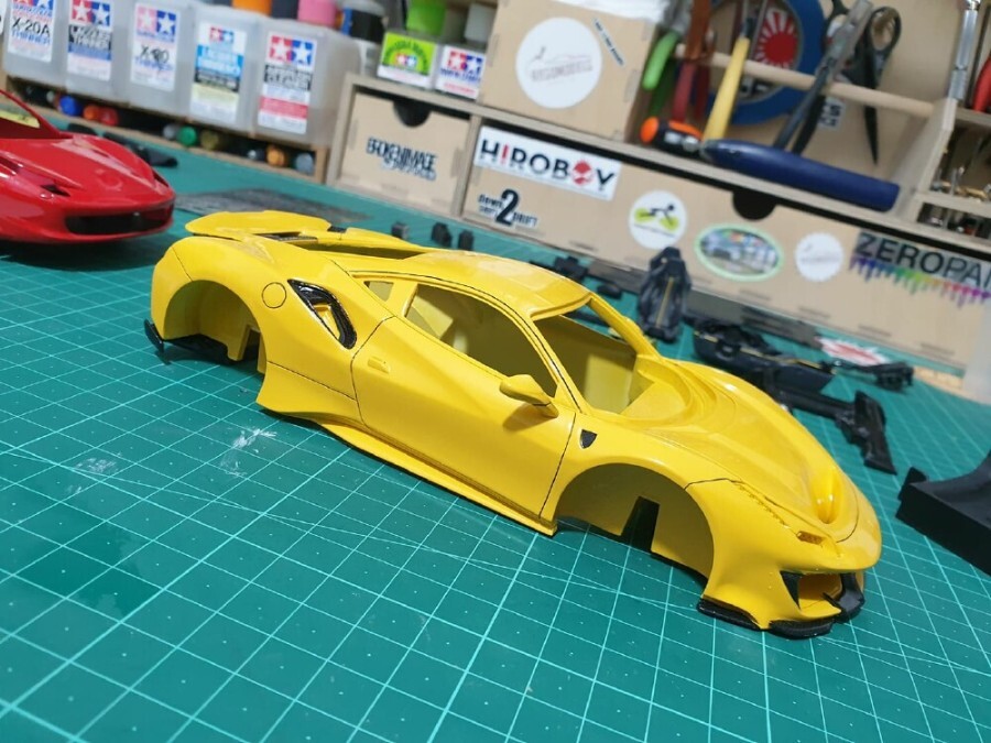 1/24 Ferrari 488 GTB building by Ruso Model all painted car body pictures（1）