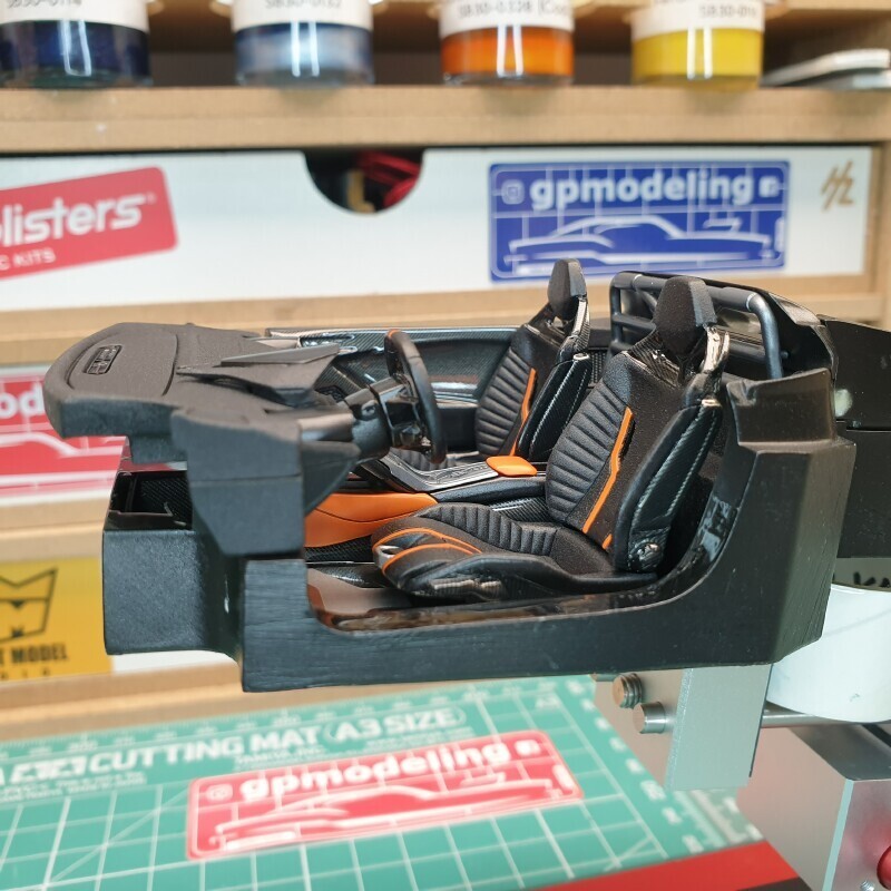 1/24 Lamborghini Huracan STO Interior racing seat building by gpmodelling  Nice finish building pictures.