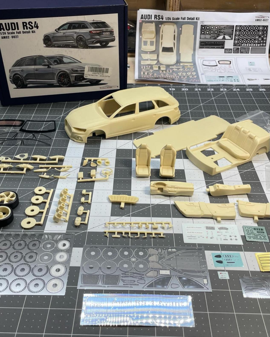 1/24 Audi RS4 AM02-0027 Production process