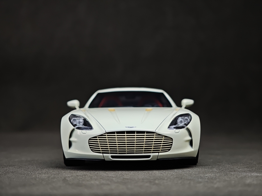 Aston Martin ONE 77 AM02-0086