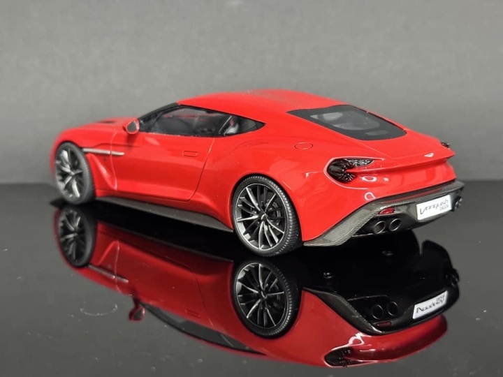 1_24_scale_model_car_kit_Aston