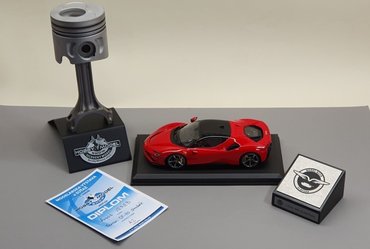 1_24_scale_model_car_kit_Ferra
