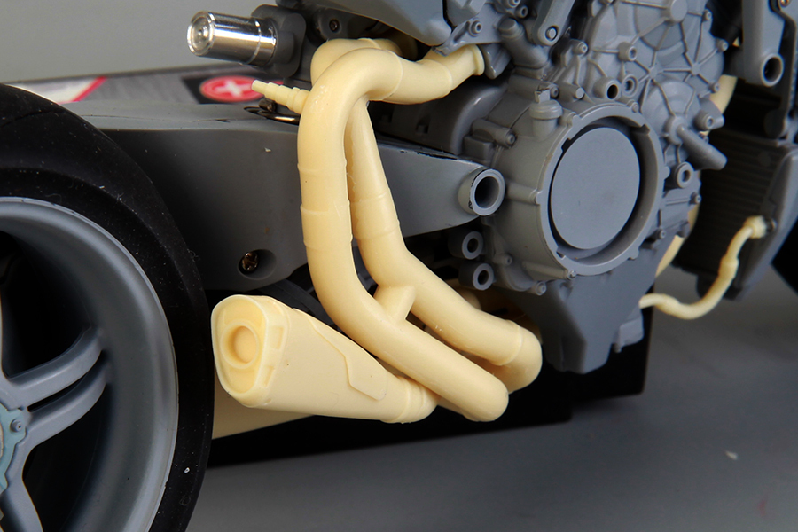 1_12_Ducati_Superleggera_V4_Ex