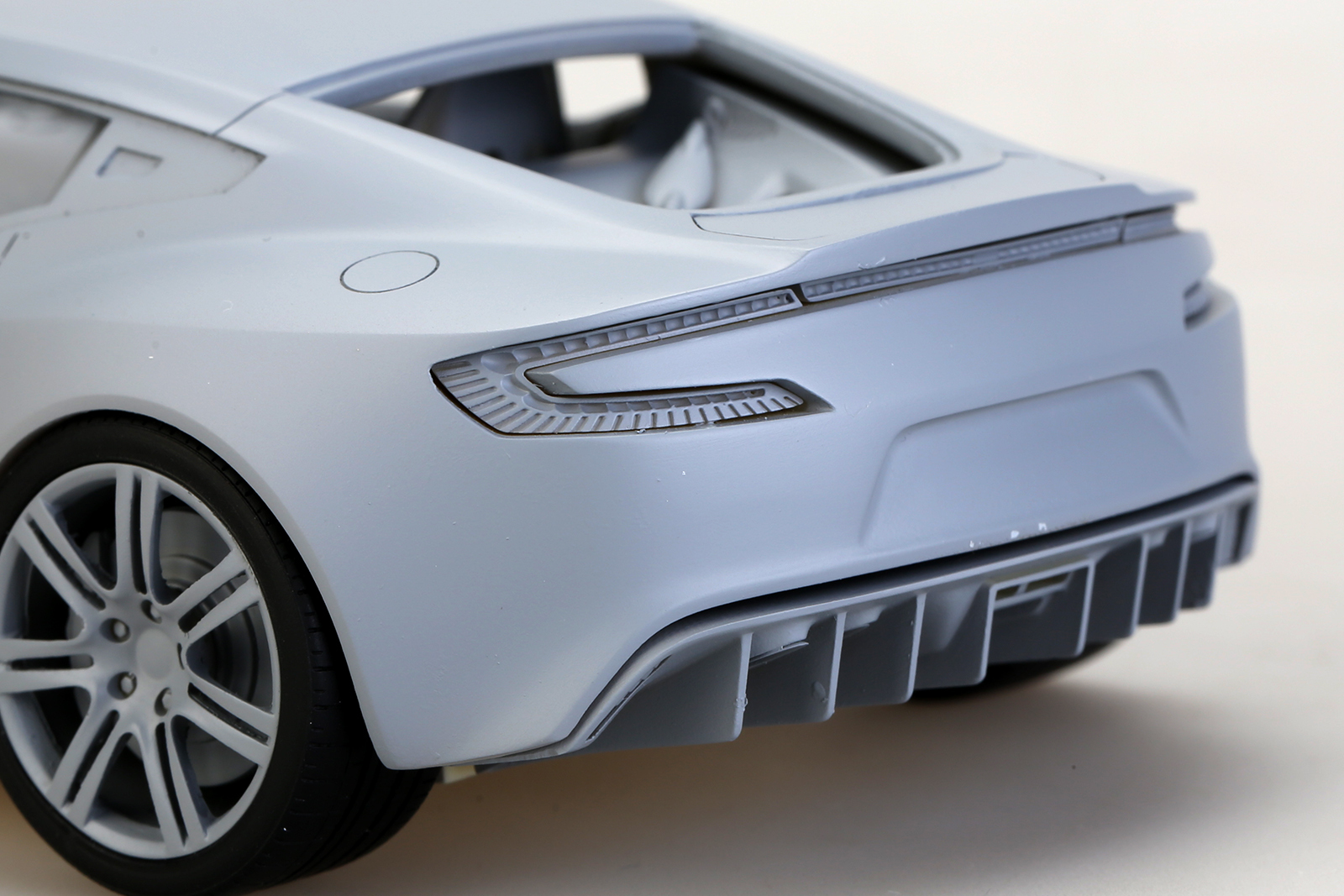 1/24 scale model car kit Aston Martin ONE77-Alpha Model