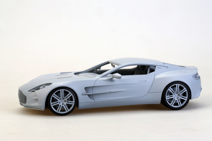 1/24 scale model car kit Aston Martin ONE77-Alpha Model