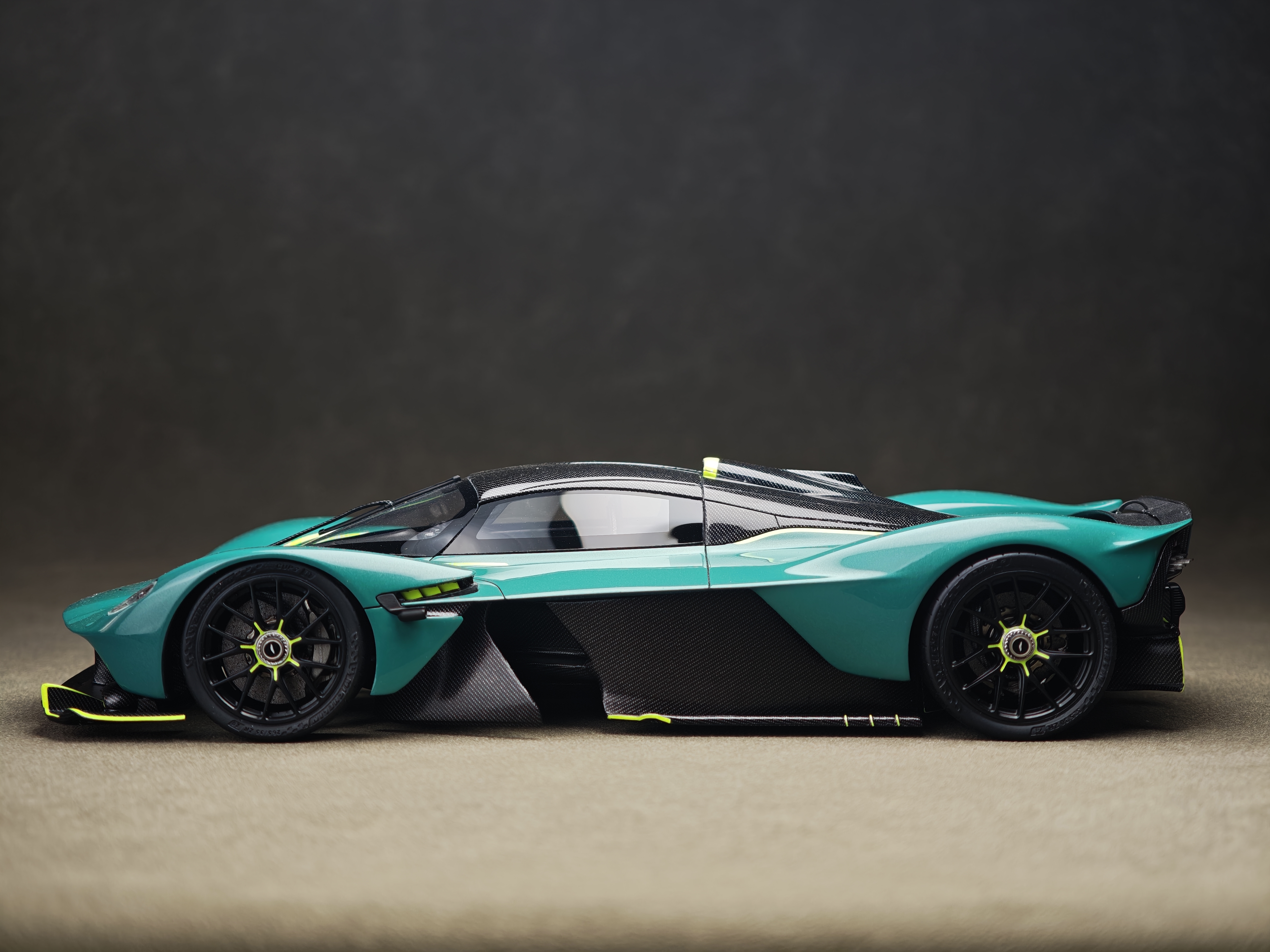 1/24 scale Aston Martin Valkyrie（Customized finished build