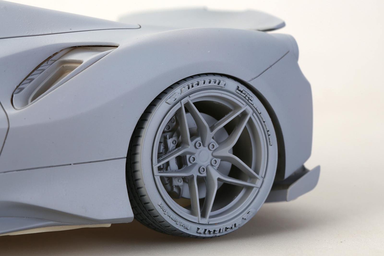 ルキア77ページ 1/24 scale model car kit Ferrari 488 Pista Spider-Alpha Model