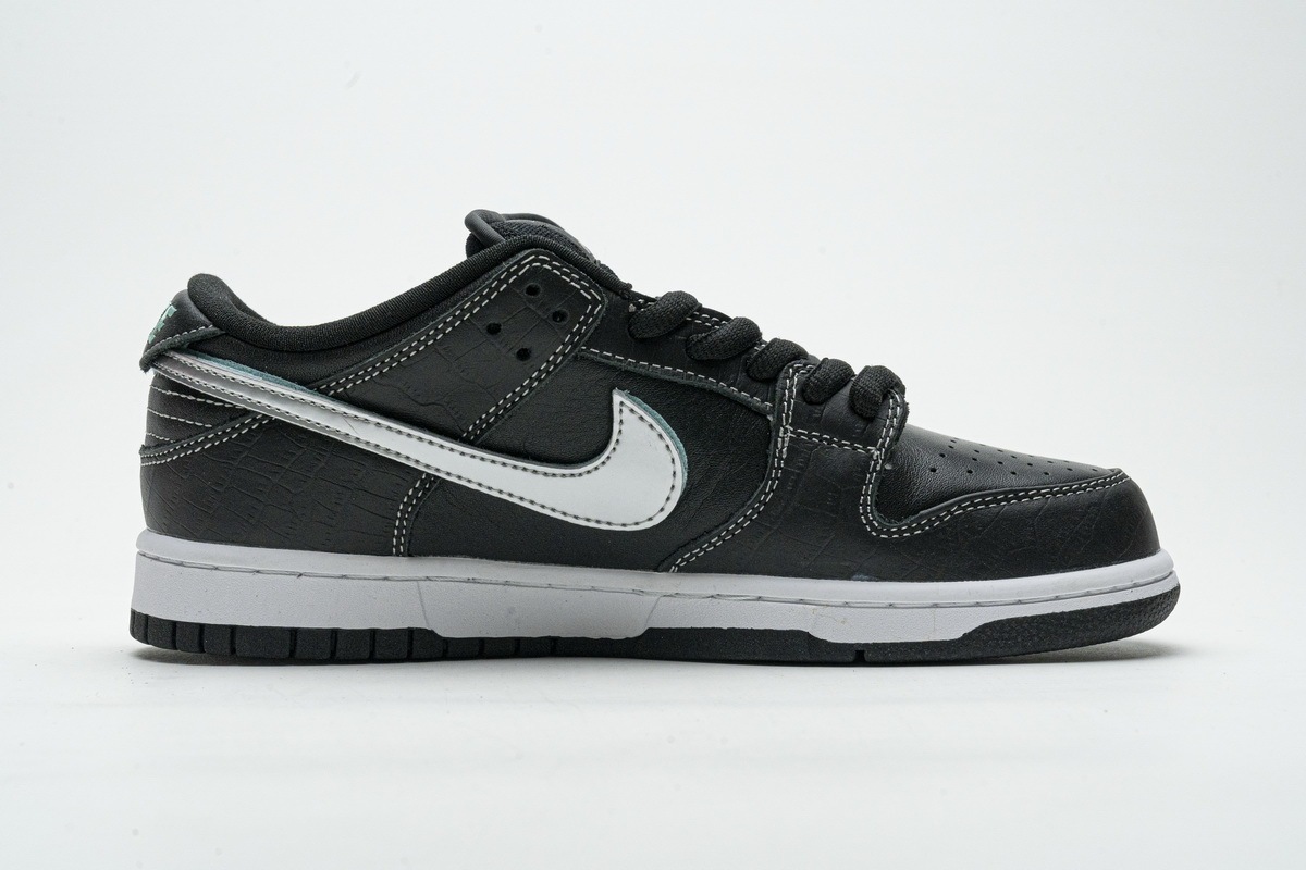 Diamond Supply Co. Ã Nike SB Dunk Low Pro é»ç½ æé¤æ¬¾ BV1310-001 - é²å¤©æè³£